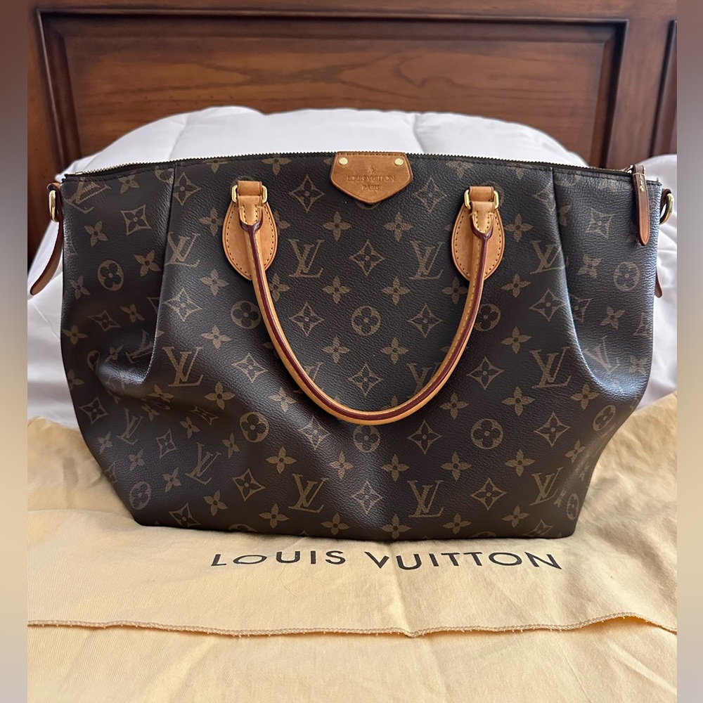 Pre loved LOUIS VUITTON 
Monogram Turenne MM